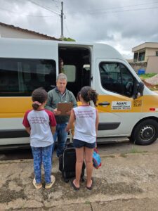Projeto do vereador Tatá Teixeira moderniza transporte escolar e amplia segurança de estudantes