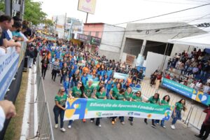 Educação de Aparecida ganha destaque nos 104 anos da cidade com desfile emocionante